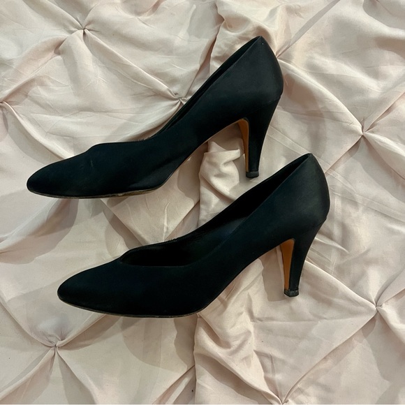 ✨HOST PICK✨Vintage YSL black pumps - Picture 5 of 11